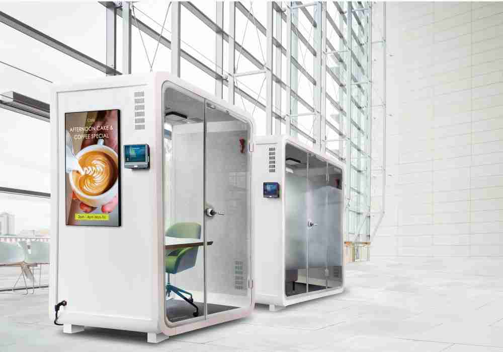 z6尊龙子公司达擎之智慧行动办公舱，，，采用PDLC智能调光玻璃设计，，，，透过通电与断电的电流切换，，呈现透明与雾面效果，，，，具节能降耗特性并兼顾隐私，，，确保信息安全